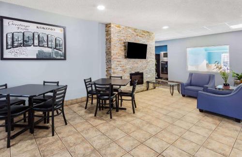 Kokomo Hotel | Relax at Super 8 by Wyndham Kokomo with Family-Friendly Amenities