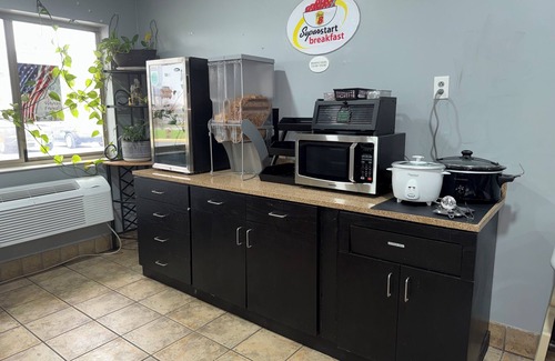 Kokomo Hotel | Eco-Friendly Comfort at Super 8 by Wyndham Kokomo