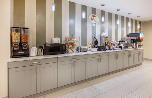 La Grange Hotel | Budget-Friendly Super 8 by Wyndham in La Grange, KY
