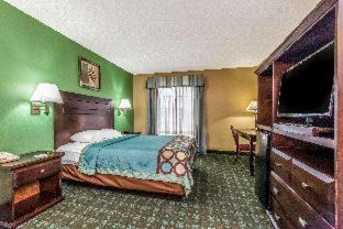 Lake Charles Hotel | Affordable Super 8 by Wyndham Lake Charles with Family Amenities