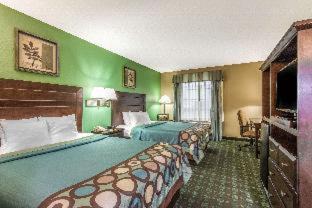 Lake Charles Hotel | Affordable Super 8 by Wyndham Lake Charles with Family Amenities