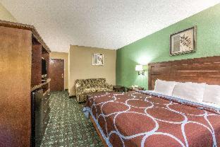 Lake Charles Hotel | Affordable Super 8 by Wyndham Lake Charles with Family Amenities