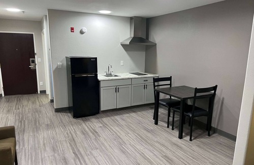 Lake Charles Hotel | Comfortable Stay at Super 8 by Wyndham Lake Charles/Sulphur