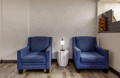 Bonanza Hotel | Comfortable Stay at Super 8 by Wyndham Laredo with Pool