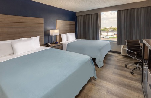 Bonanza Hotel | Comfortable Stay at Super 8 by Wyndham Laredo with Pool
