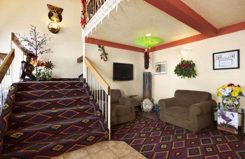 East Las Vegas Hotel | Convenient Super 8 by Wyndham Las Vegas with Free Breakfast