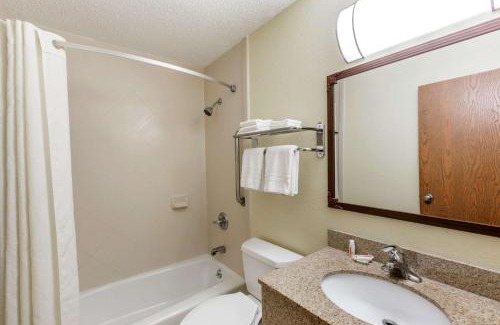 Latham Hotel | Convenient Stay at Super 8 by Wyndham Latham near Albany