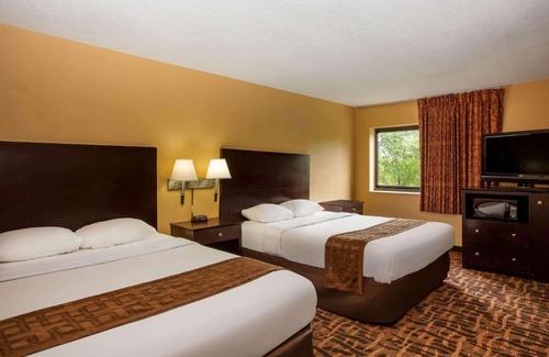 Sunset Hills Hotel | Budget-Friendly Stay at Super 8 by Wyndham Lawrence KU