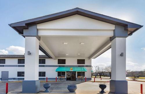 League City Hotel | Budget-Friendly Super 8 by Wyndham in League City
