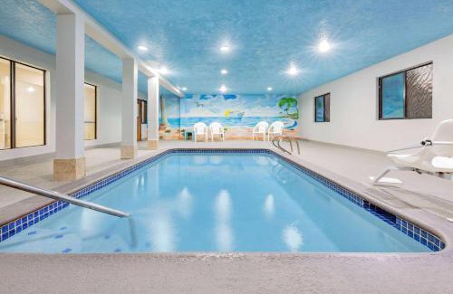 League City Hotel | Budget-Friendly Super 8 by Wyndham in League City