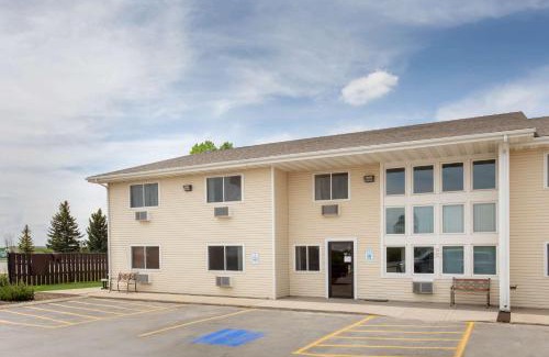 Lewistown Hotel | Pet-Friendly Comfort at Super 8 by Wyndham Lewistown