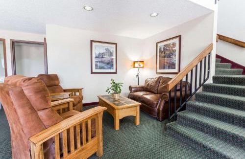 Lewistown Hotel | Pet-Friendly Comfort at Super 8 by Wyndham Lewistown