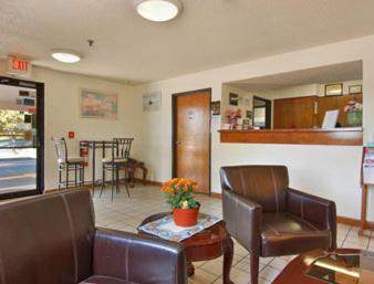 Lewiston Hotel | Convenient Stay at Super 8 by Wyndham Lewiston Auburn