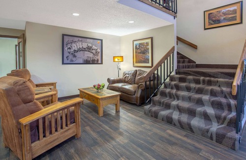 Lewistown Hotel | Comfortable Super 8 by Wyndham Lewistown with Breakfast & More