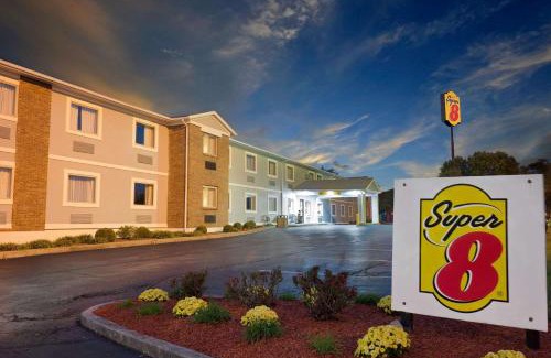 Lexington Hotel | Budget-Friendly Stay at Super 8 by Wyndham Lexington