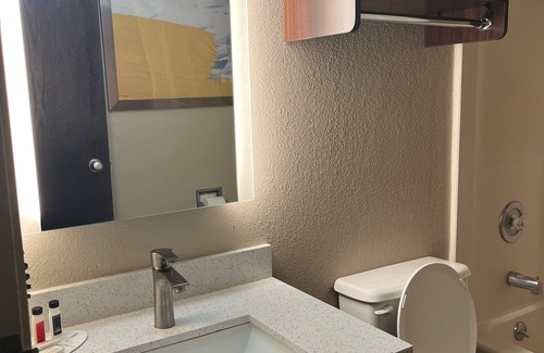 Lexington Hotel | Convenient Stay at Super 8 by Wyndham Lexington with Spa
