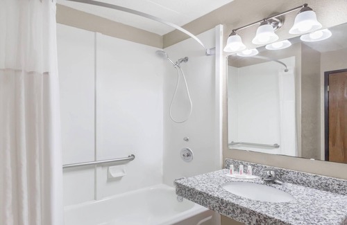Logansport Hotel | Comfortable Stay at Super 8 by Wyndham Logansport