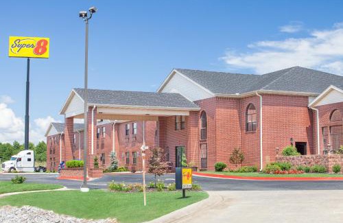 Lowell Hotel | Welcoming Super 8 by Wyndham in Lowell/Rogers Area