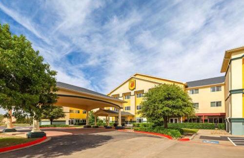 Lubbock Hotel | Budget-Friendly Super 8 by Wyndham Lubbock West with Pool