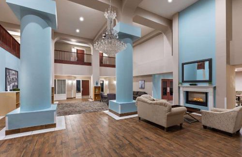 Lubbock Hotel | Budget-Friendly Super 8 by Wyndham Lubbock West with Pool