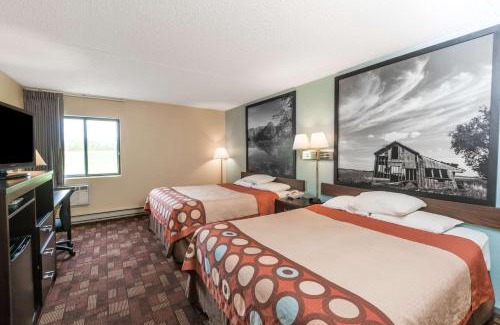 Luverne Hotel | Pet-Friendly Stay at Super 8 by Wyndham Luverne