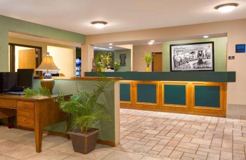 Lynchburg Hotel | Discover Super 8 by Wyndham Lynchburg VA with Great Amenities