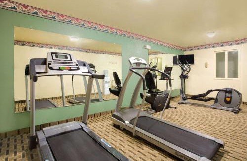 Lynchburg Hotel | Discover Super 8 by Wyndham Lynchburg VA with Great Amenities