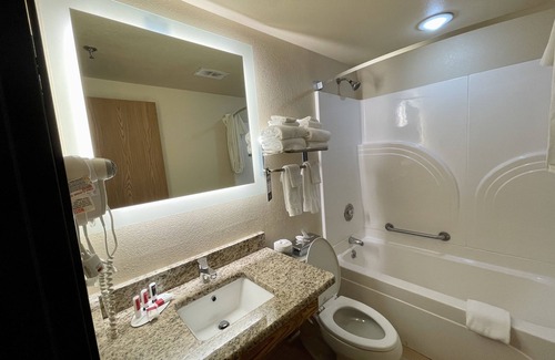 Macon Hotel | Eco-Friendly Stay at Super 8 by Wyndham Macon