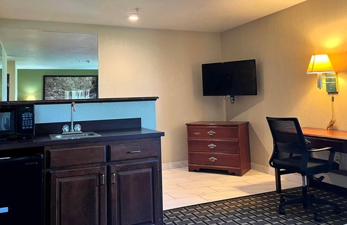 Madison Hotel | Budget-Friendly Stay at Super 8 by Wyndham Madison IN