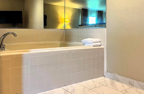 Madison Hotel | Budget-Friendly Stay at Super 8 by Wyndham Madison IN