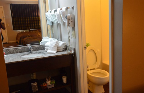 Madison Hotel | Comfortable Stay at Super 8 by Wyndham Madison with Breakfast