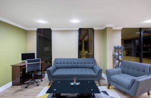 Malvern Hotel | Budget-Friendly Stay at Super 8 by Wyndham Malvern