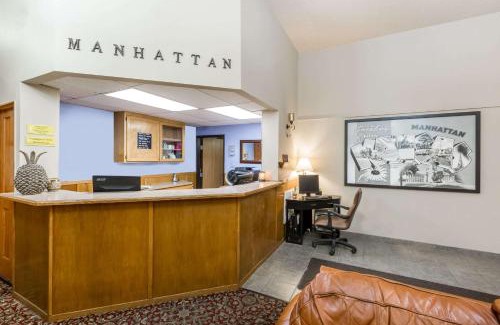 Manhattan Hotel | Pet-Friendly Super 8 by Wyndham in Manhattan, KS
