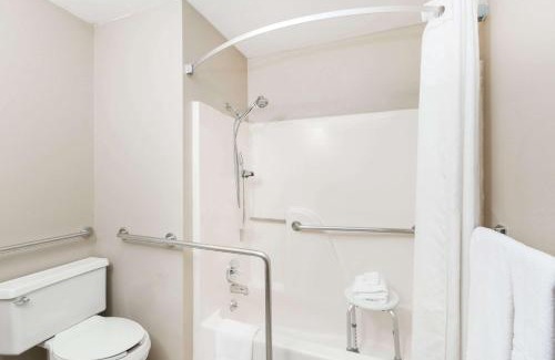 Manhattan Hotel | Pet-Friendly Super 8 by Wyndham in Manhattan, KS