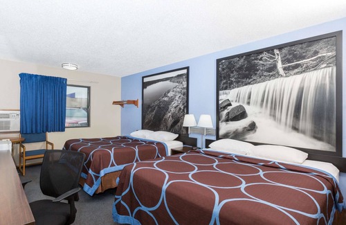 Manhattan Hotel | Budget-Friendly Stay at Super 8 by Wyndham Manhattan KS