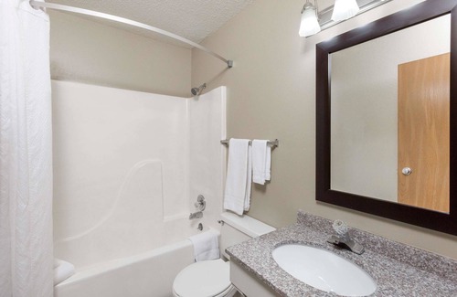 Manhattan Hotel | Budget-Friendly Stay at Super 8 by Wyndham Manhattan KS