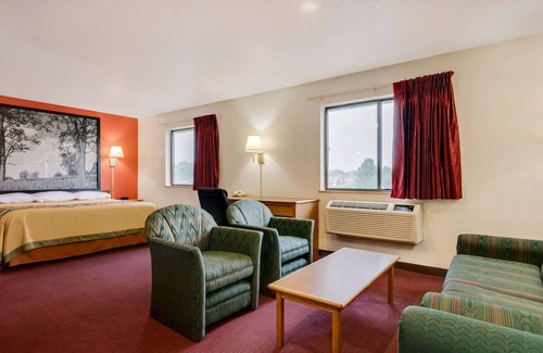 Martinsburg Hotel | Budget-Friendly Stay at Super 8 by Wyndham Martinsburg