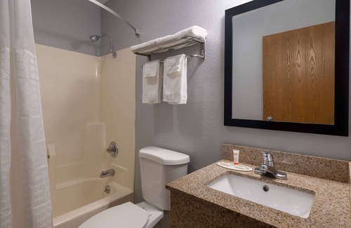 Mattoon Hotel | Discover Comfort at Super 8 by Wyndham Mattoon