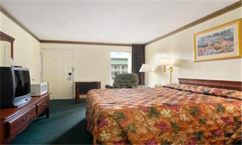 McDonough Hotel | Affordable Comfort at Super 8 by Wyndham McDonough GA