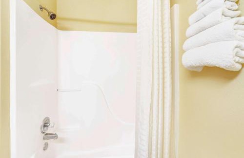 McKinney Hotel | Budget-Friendly Super 8 by Wyndham with Pet-Friendly Amenities