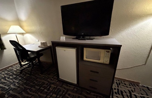 McLean Hotel | Budget-Friendly Stays at Super 8 McLean/Bloomington SW