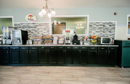 McLean Hotel | Budget-Friendly Stays at Super 8 McLean/Bloomington SW