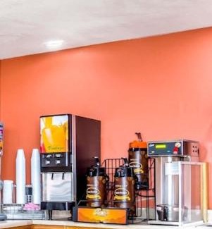 Mesa Hotel | Pet-Friendly Retreat at Super 8 by Wyndham Mesa Gilbert