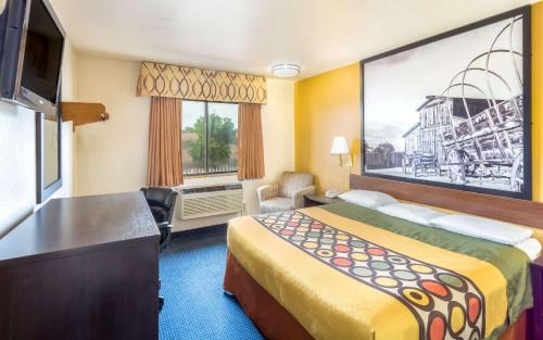 Mesa Hotel | Pet-Friendly Retreat at Super 8 by Wyndham Mesa Gilbert