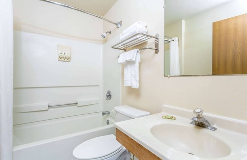 Mesa Hotel | Budget-Friendly Stay at Super 8 by Wyndham - Mesa/Gilbert
