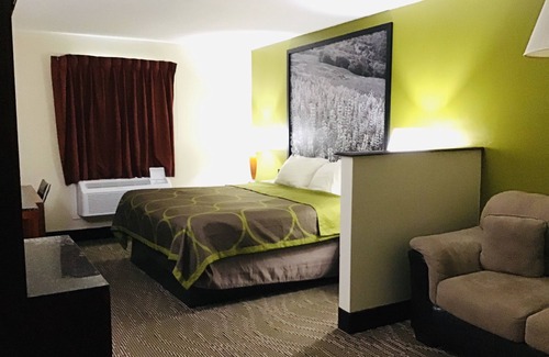 Mifflinville Hotel | Comfortable Super 8 by Wyndham Mifflinville with Breakfast