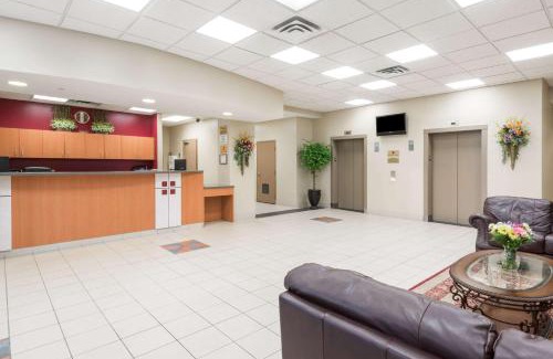 Gateway Hotel | Family-Friendly Stay at Super 8 by Wyndham Mississauga