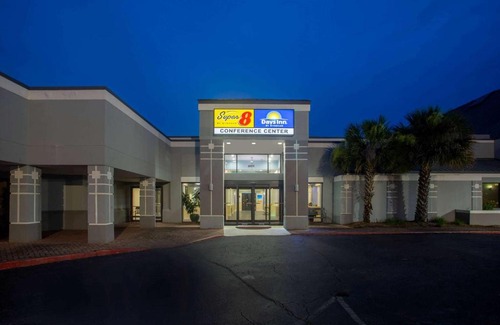 Mobile Hotel | Budget-Friendly Stay at Super 8 by Wyndham Mobile I-65