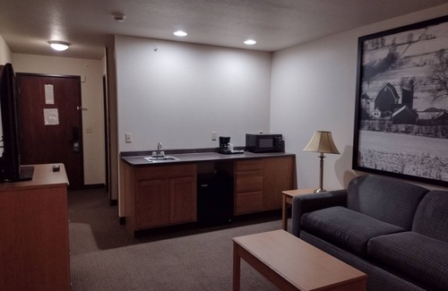 Monroe Hotel | Guest Rated: Super 8 by Wyndham Monroe WI with Pool & Spa