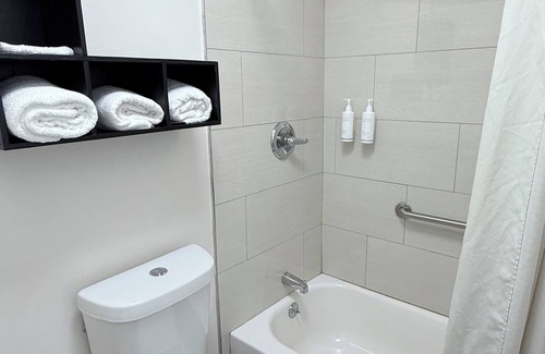 Monticello Hotel | Budget-Friendly Super 8 by Wyndham Monticello AR with Pool